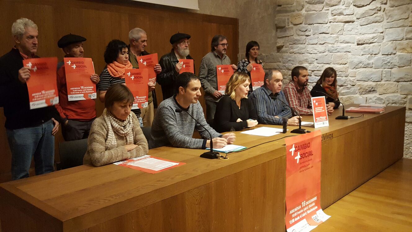 Movilización en Iruñea para exigir un presupuesto social y una reforma